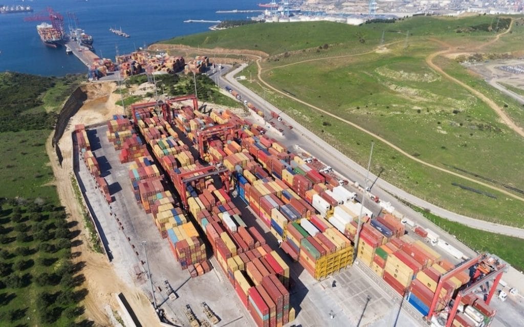 Dette billede illustrere Nemport i Turkiet beställer Konecranes Noell RTG-kranar för att hantera ökad efterfrågan