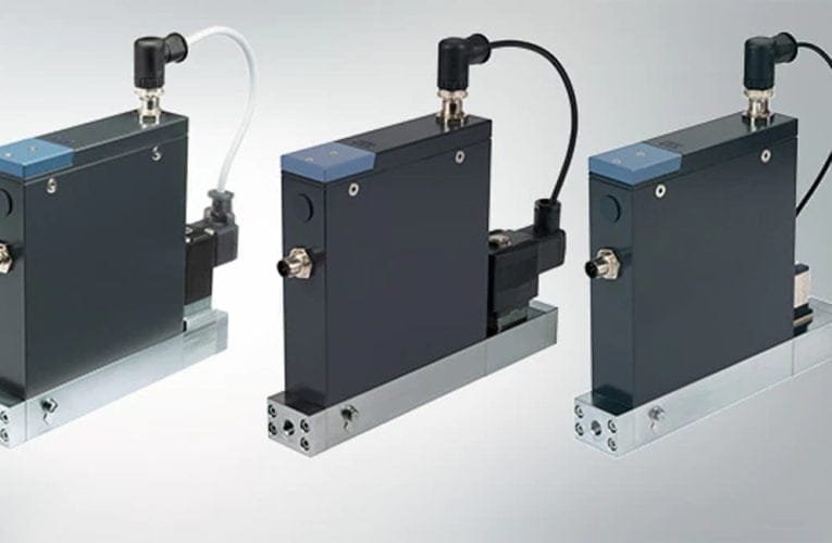 Massflödesregulator/-mätare med Coriolis sensor för vätskor