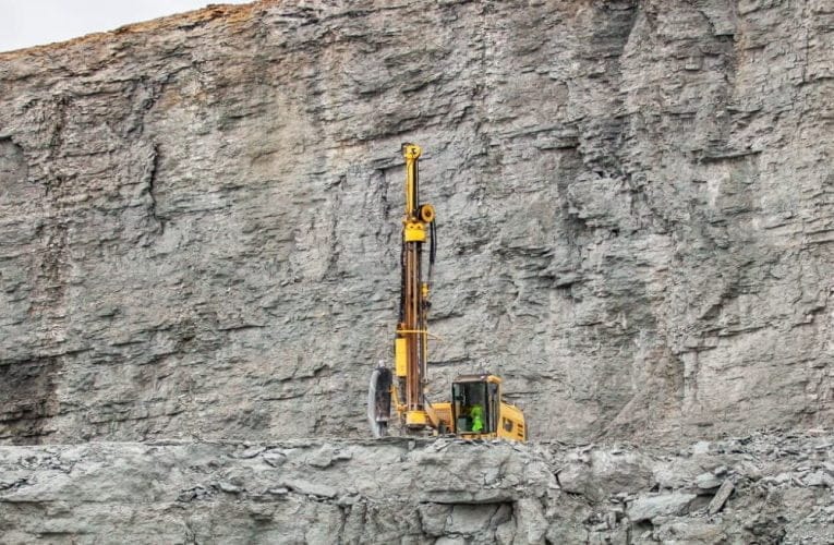Regeringen ger Cementa tillstånd till fortsatt kalkstensbrytning