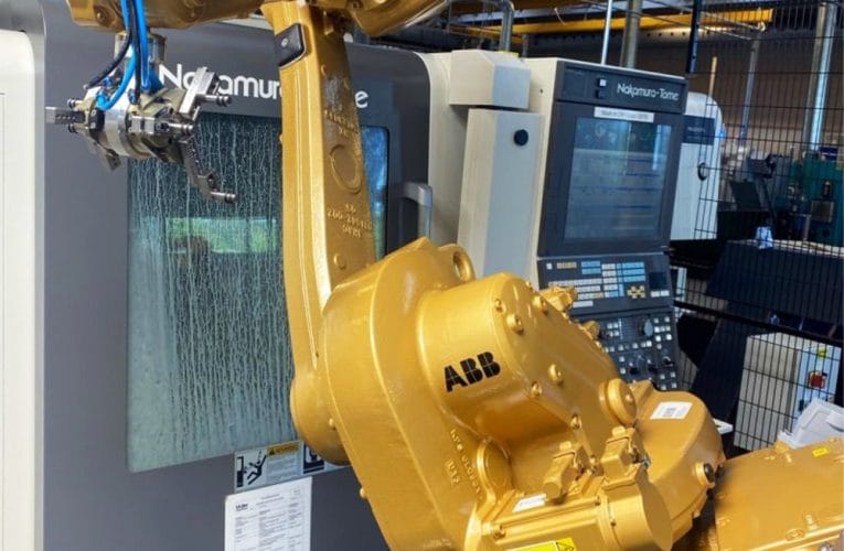 ABB levererar 20:e roboten till Müller Gas Equipment för ökad produktivitet – i guldfärg
