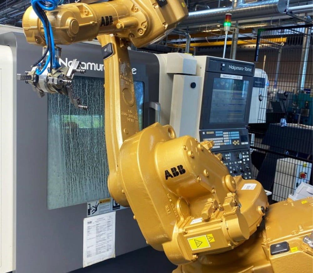 Dette billede illustrere ABB levererar 20:e roboten till Müller Gas Equipment för ökad produktivitet – i guldfärg