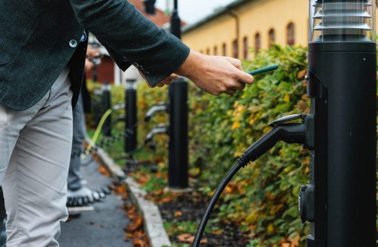 APCOA Parking och ChargeNode i partnerskap om framtidens elbilsladdning
