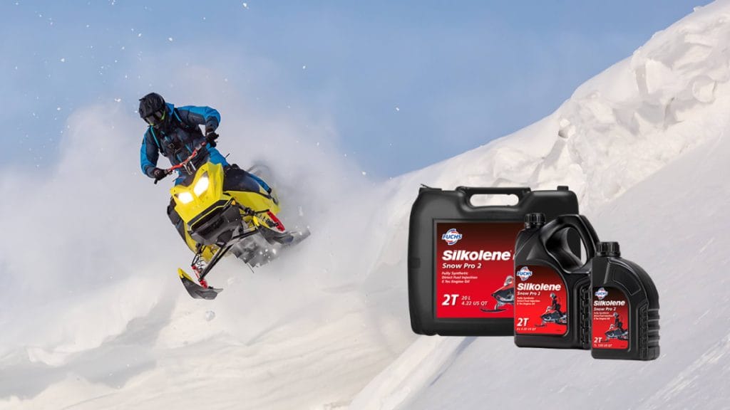 Dette billede illustrere FUCHS Lubricants introducerar en ny unik högpresterande skoterolja för E TEC- motorer