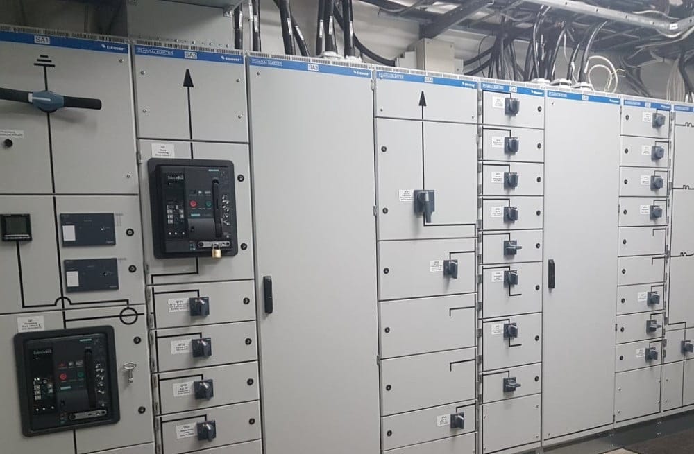 Dette billede illustrere Trollhättan Energi byter tre lågspänningsställverk