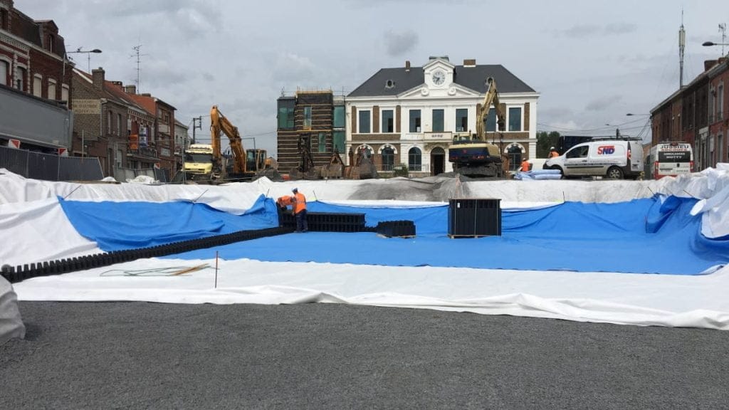 Dette billede illustrere TenCate GeoClean® renar dagvattnet på ett naturligt sätt