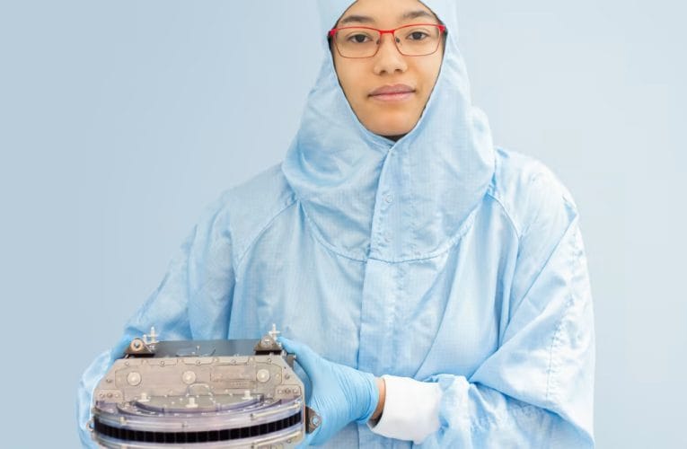 Unikt partikelinstrument skräddarsytt för Jupiters extrema rymdmiljö / Unique particle instrument tailored for the harsh Jovian environment