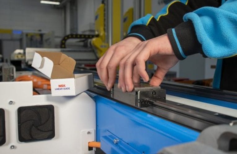 Avancerad automation för formsprutning drar nytta av NSK-teknik