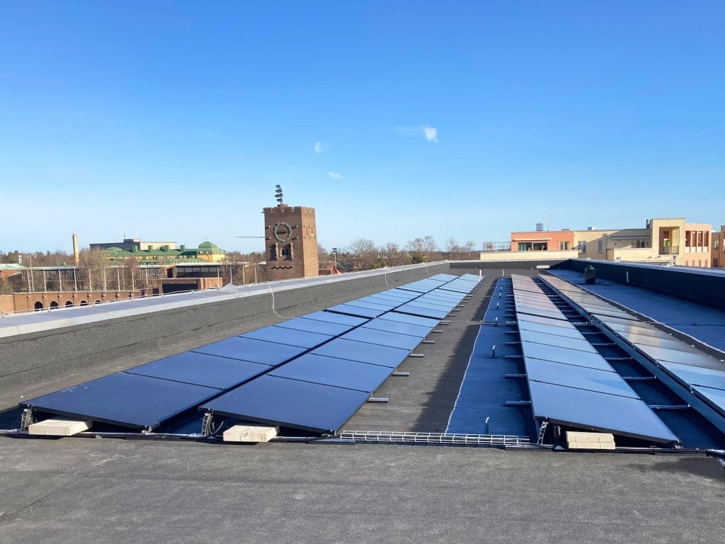 Dette billede illustrere Jättesatsning på solceller vid Kungliga Musikhögskolan