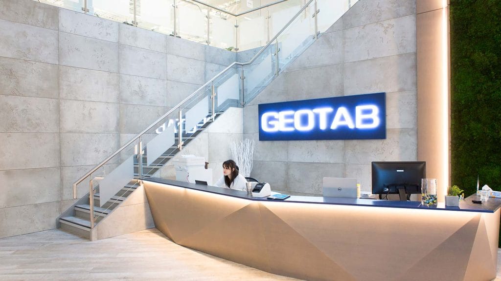Dette billede illustrere Geotab till Sverige – accelererar omställningen till elfordon med IoT