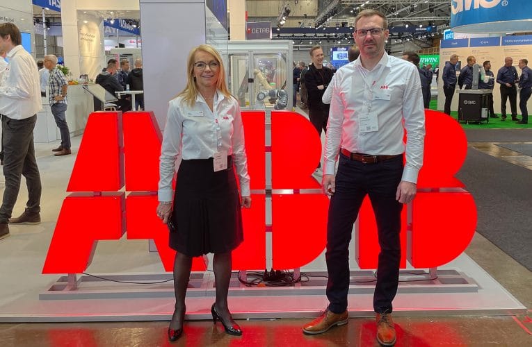 ABB visar intelligenta robotar för en flexibel industri