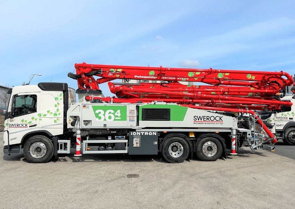 Dette billede illustrere Swerock är först i världen med 12 eldrivna betongpumpar