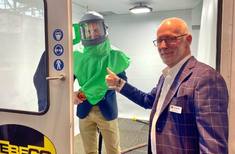 Industriell blästring i smart kabin