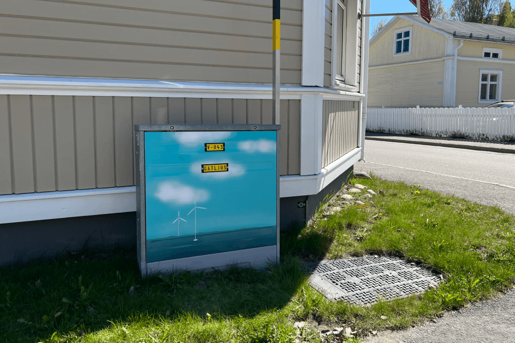Dette billede illustrere Ännu mera konst på elskåp i Piteå!