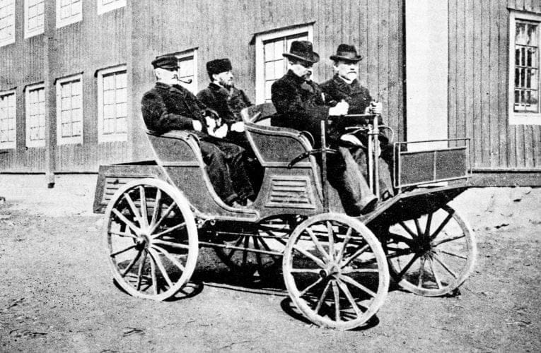 Sveriges första bil ska rulla igen – efter 124 år