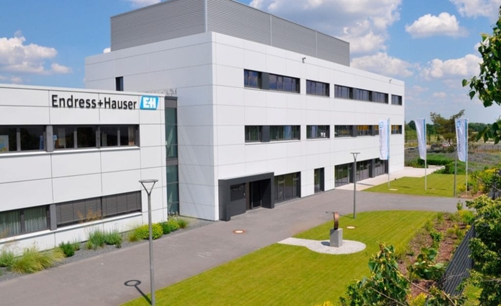 Dette billede illustrere Endress+Hauser – Produktionen av kiselsensorer för tryckmätning har expanderat