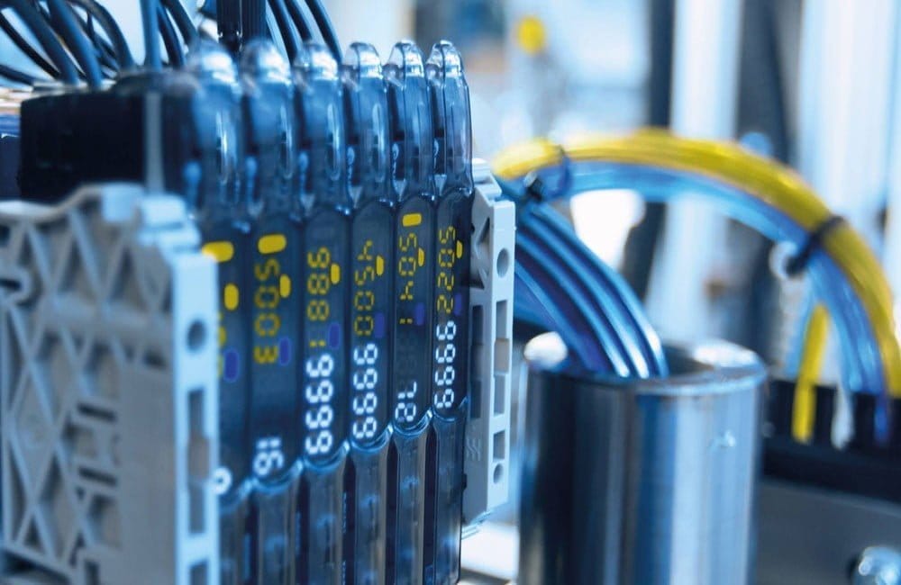 Dette billede illustrere Conrad Elektronik – Samordnad mätteknik för proffs