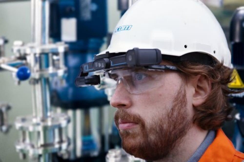 Dette billede illustrere Smarta enheter från ecom för digitalisering av farliga områden visas på Hannover Messe 2022