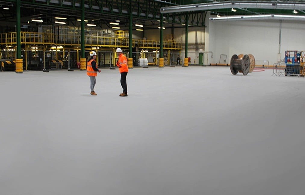 Dette billede illustrere Master Builders Solutions – Ucrete® CS – det färgstabila industrigolvet du har väntat på