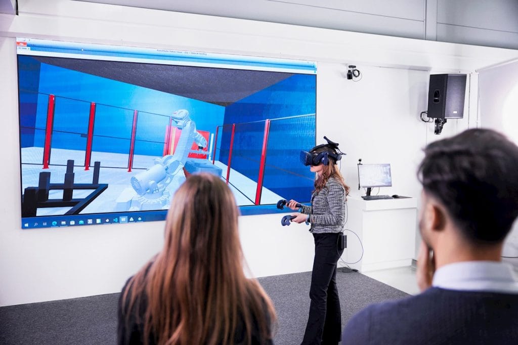 Dette billede illustrere ABB-studie visar att nyindustrialiseringen är i riskzonen på grund av global utbildningsklyfta inom automation