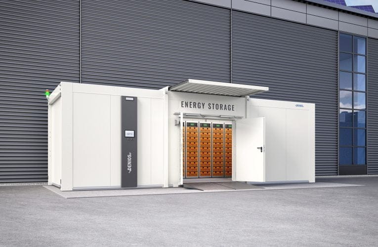 Säkra framtidens elberedskap med batterilager från DENIOS