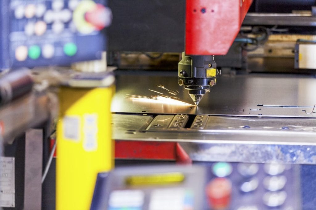 Dette billede illustrere KAMIC Group förvärvar Finelcomp, marknadsledande tillverkare av elskåp i Finland