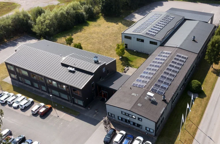 OEM ELECTRONICS – SOLCELLER PÅ VÅRA TAK