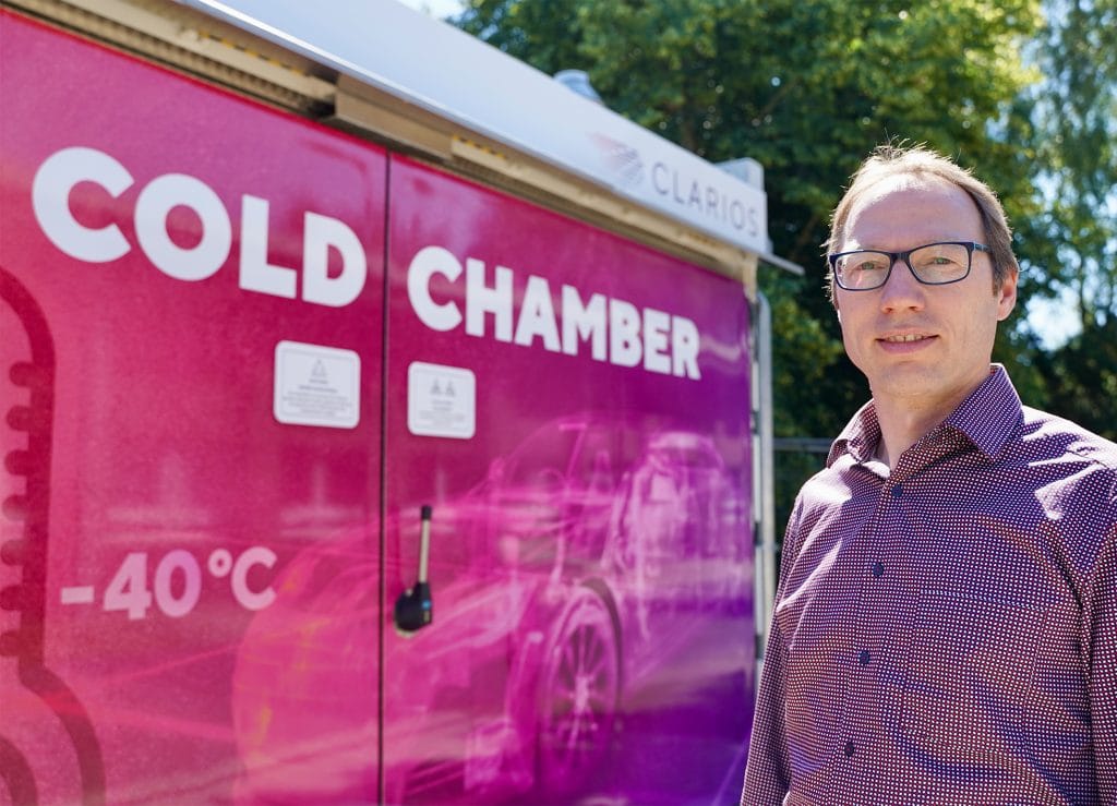 Dette billede illustrere Kallt, kallare, kylkammare – Så testas bilbatterier i extrem kyla