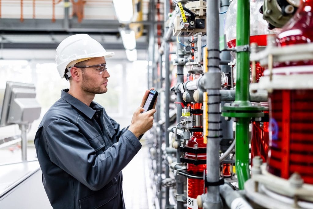 Dette billede illustrere Pepperl + Fuchs – ECOM Instruments på SPS 2022: Egensäkrat ekosystem för mobila enheter i smarta fabriker