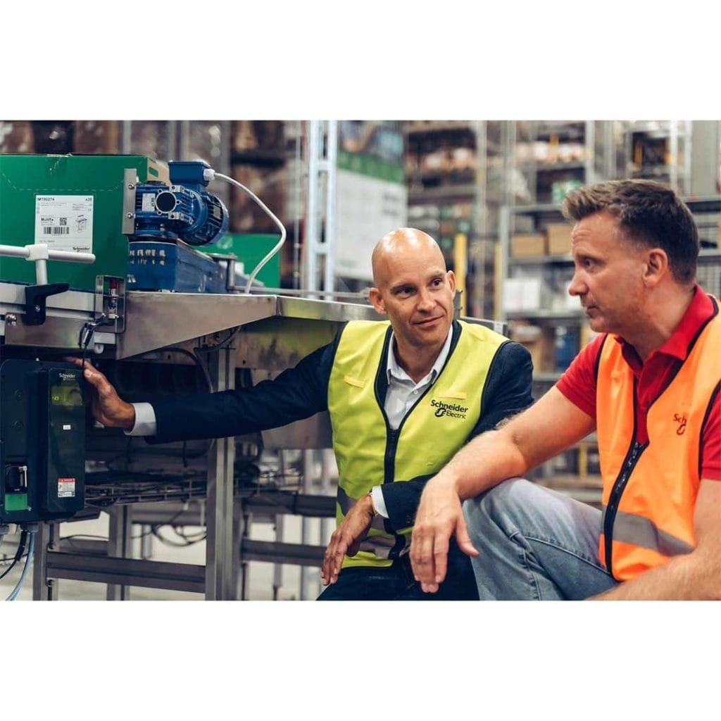 Dette billede illustrere Schneider Electric väljer Karlskoga Automation som sin första Industry Service Partner i Sverige