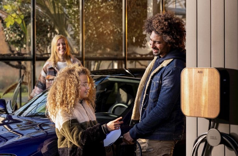 Ny ABB E-mobility hemmaladdlösning hjälper förare att förverkliga sina mål för hållbar mobilitet
