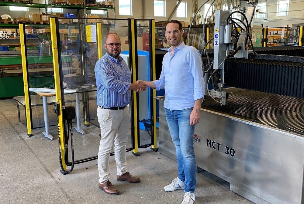 Axelents plåtpaneler med fönster är den perfekta lösningen när processer behöver övervakas 