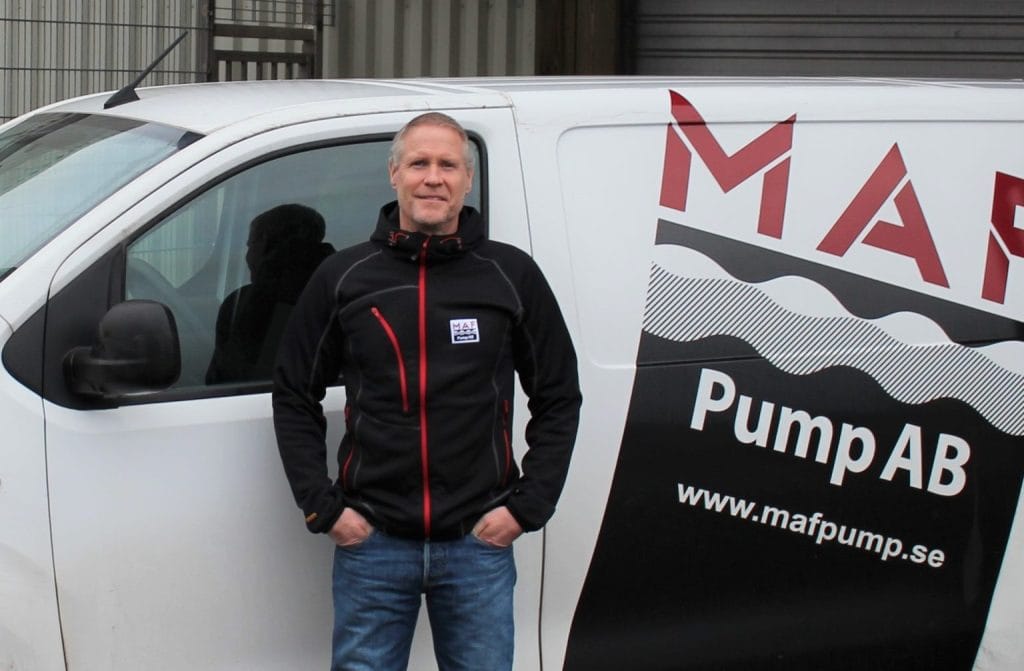 Dette billede illustrere JENS ÄR NY INSTALLATIONS- OCH SERVICETEKNIKER PÅ MAF!