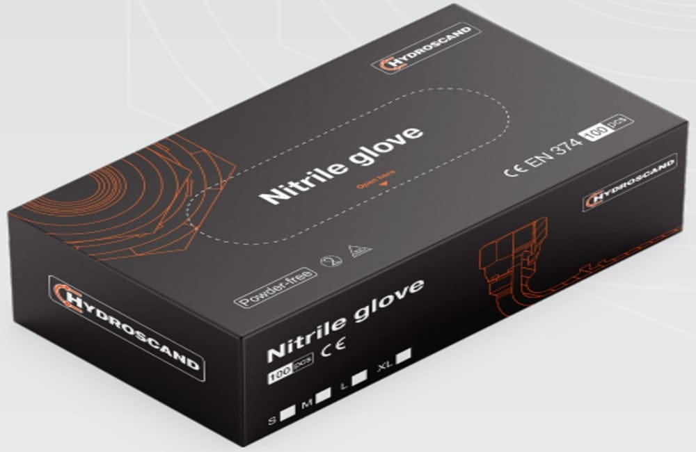 Dette billede illustrere Hydroscand skänker engångshandskar till Frälsningsarmén