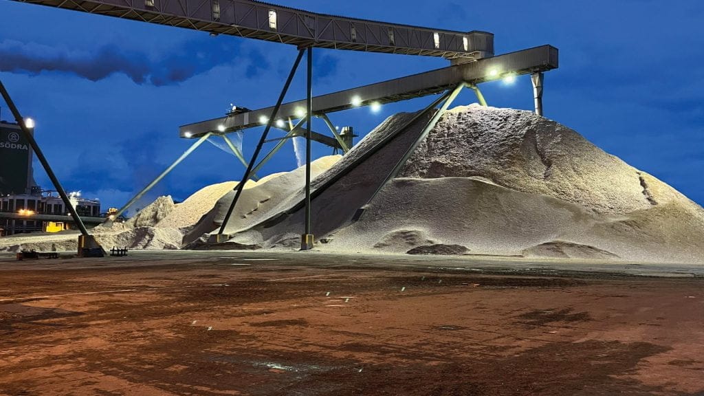 Dette billede illustrere Södra Mörrum belyser flisstackarna med Titan