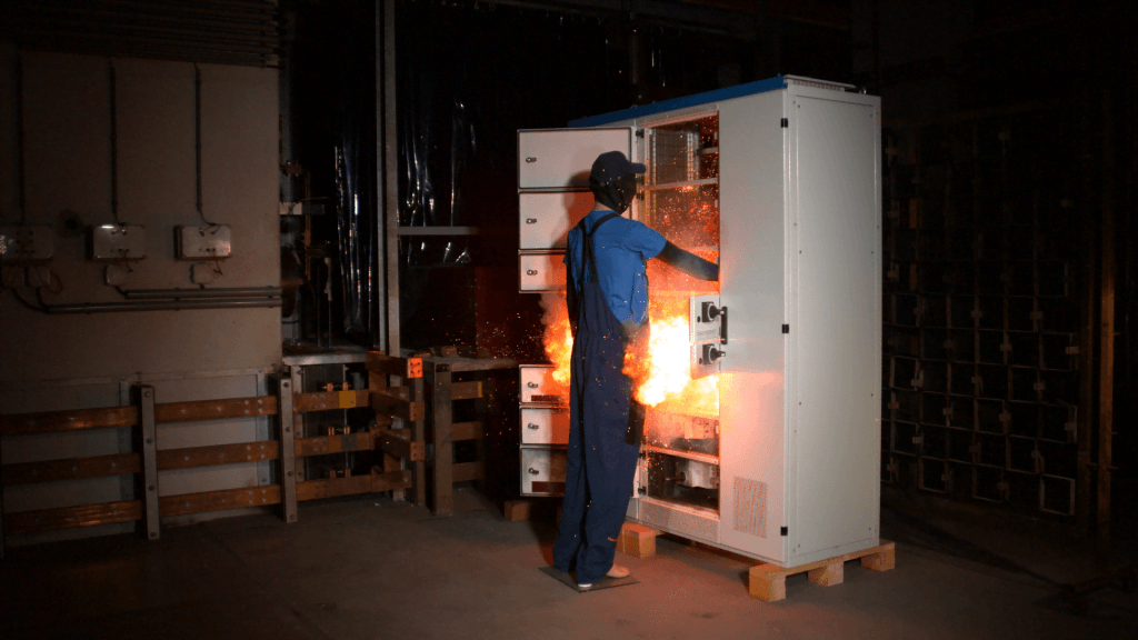 Dette billede illustrere Eaton – Tre tips för hur du skyddar dig mot ljusbågsfel