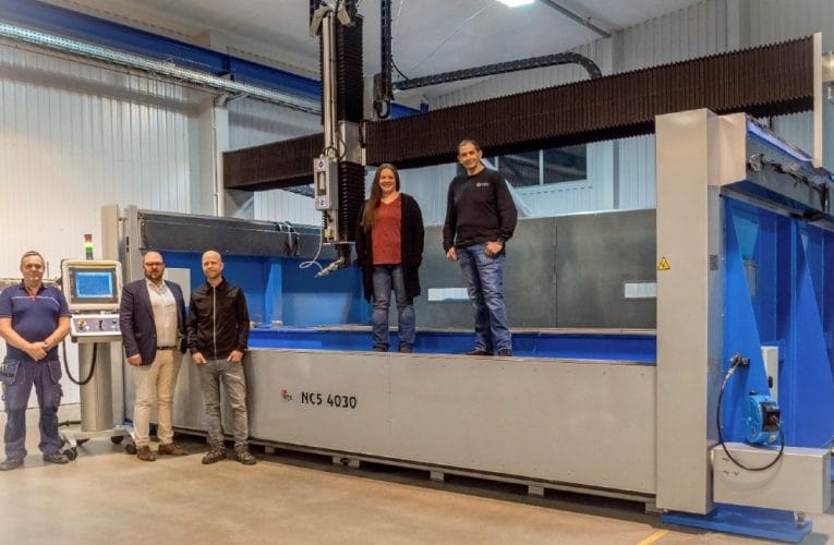 Mission completed! En storskalig 3D-vattenskärningsmaskin till Radius Aerospace i USA
