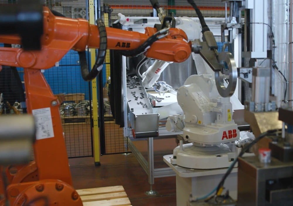 Dette billede illustrere Unik robotlösning effektiviserar produktionen hos Joma