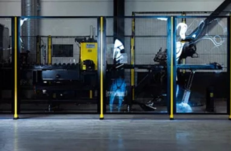 AXELENT – Varför används maskinskyddspaneler av plast i en automationsanläggning?