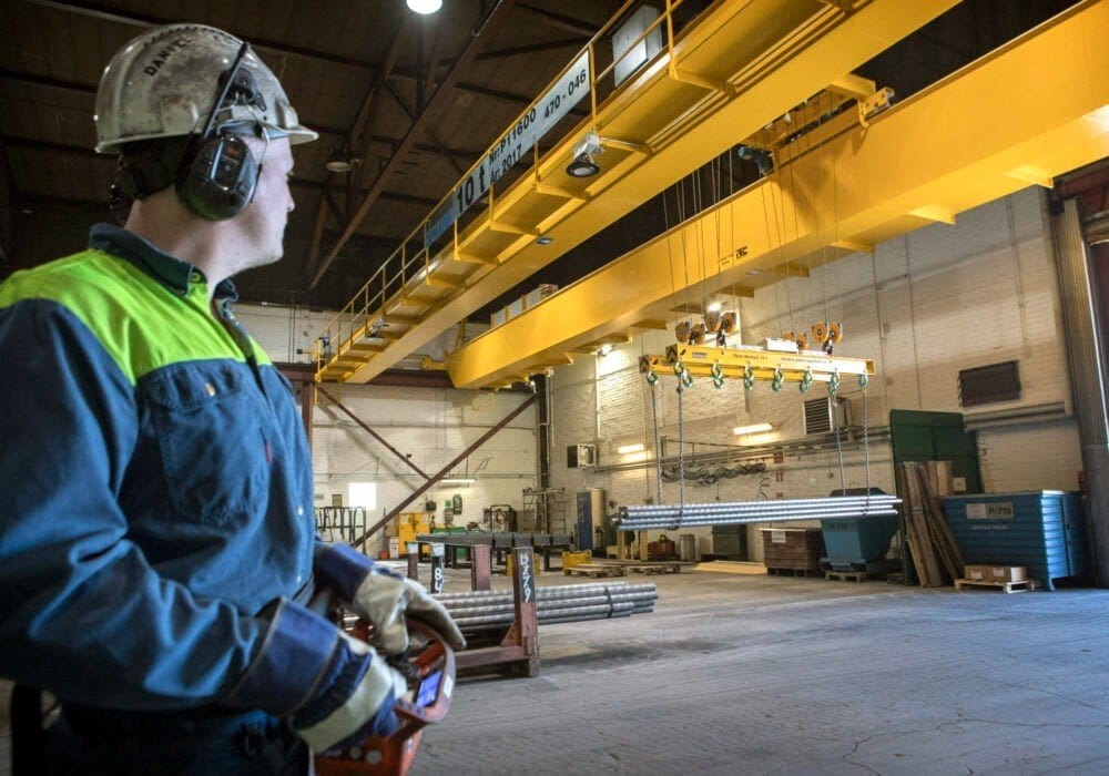 För att säkerställa en fortsatt drift av Ringhals kärnkraftverk pågår ett omfattande arbete med att byta ut uttjänt lyftutrustning.