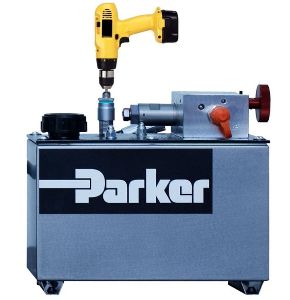 Den nya Parker-pressmaskinen 85CE-PDP fungerar med alla sladdlösa skruvdragare som säljs i butik och erbjuder tillsammans med Parkers pressverktyg Karrykrimp 1 och 2 en effektiv och flexibel metod för slangpressning.
