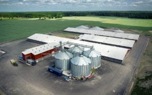 Vid Kobergs egendom, söder om Trollhättan, har en ny, stor och modern slaktgrisanläggning byggts upp.