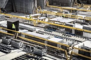 På byggplatsen hittar vi Celsa Steel Service breda spektra av förädlad armering – envägsnät, rullarmering, svetsade enheter i alla dess former