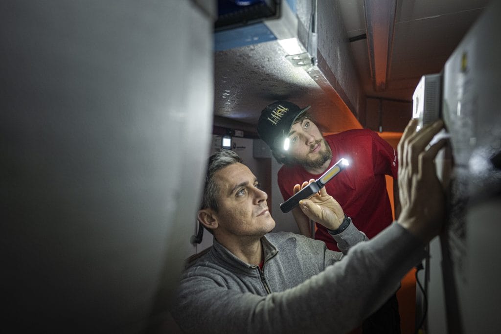 Med den nya W-serien utökar Conrad sitt Ledlenser-utbud med robusta, kraftfulla och flexibla arbetslampor för proffs