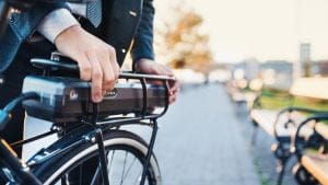 – Vi ser att laddbara produkter ligger bakom cirka 12 procent av de elrelaterade bränderna, men står för hela 30 procent av bränder med allvarligt skadade, säger Mikael Carlson, teknisk expert på Elsäkerhetsverket.