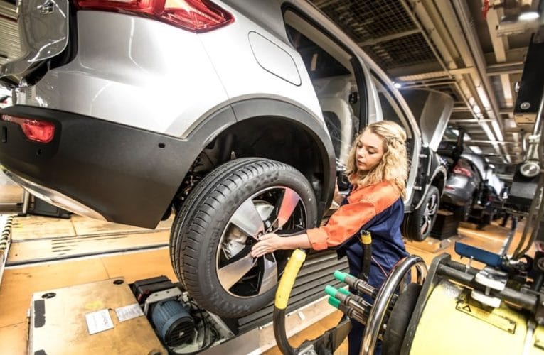 Universal Robots – Volvo Cars nya automatisering: Cobotar