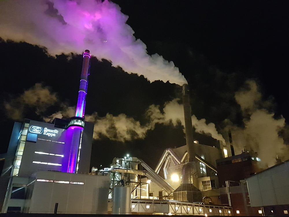 Retrofeed är en förkortning av "Implementation of a smart retrofitting framework in the process industry towards its operation with variable, biobased and circular feedstock". I det femåriga projektet deltar 18 partners i tio länder. Projektet finansieras delvis genom EU:s program Horisont 2020 och har en total budget på 15 miljoner euro