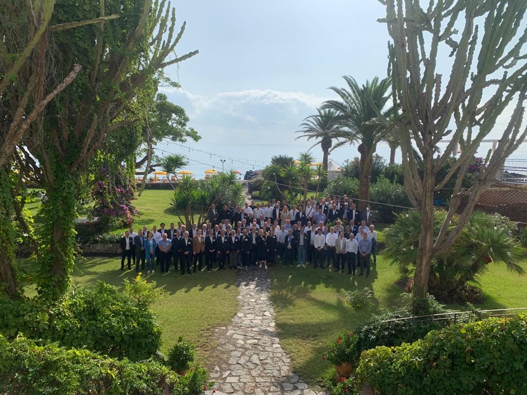 Distributionspartners till NSK Europe på den vackra orten Giardini Naxos på Sicilien