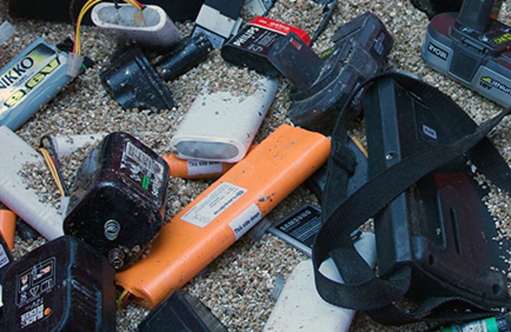 Oklara regler ökar riskerna vid insamling av litiumjonbatterier