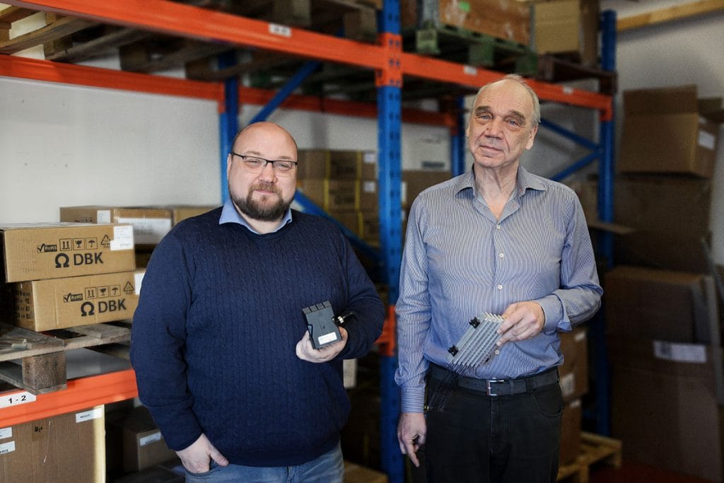 "Relationen mellan oss är oerhört viktig, att man hjälps åt och samarbetar. Vi har ju byggt upp en väldigt fin och nära relation under alla dessa år. Det har fungerat väldigt bra. Vi står för den tekniska expertisen. Säljkraften och att hitta kunderna och driva det, det är ju ni på OEM Electronics helt fantastiska på", säger David.