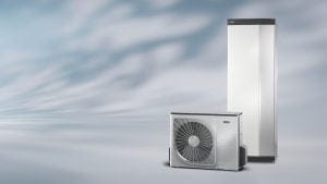 Nya NIBE SPLIT SVM S332/AMS 20 är ett komplett luft/vattensystem som ger effektiv värme på vintern och effektiv kyla på sommaren.